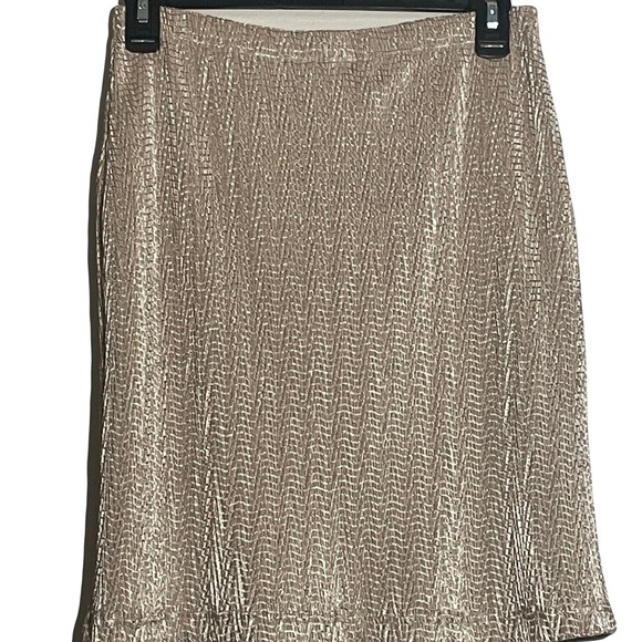 DONNA Elegant gold lined Skirt size medium 
Polyester - Picture 1 of 4